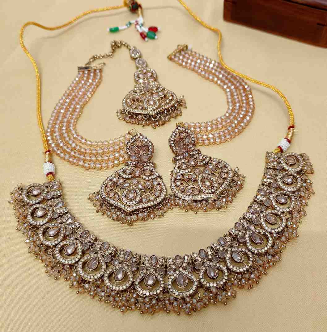 Beautiful Premium Quality Reverse Ad Stone Work Chokker With Beautiful Shara Earrings And Tika..